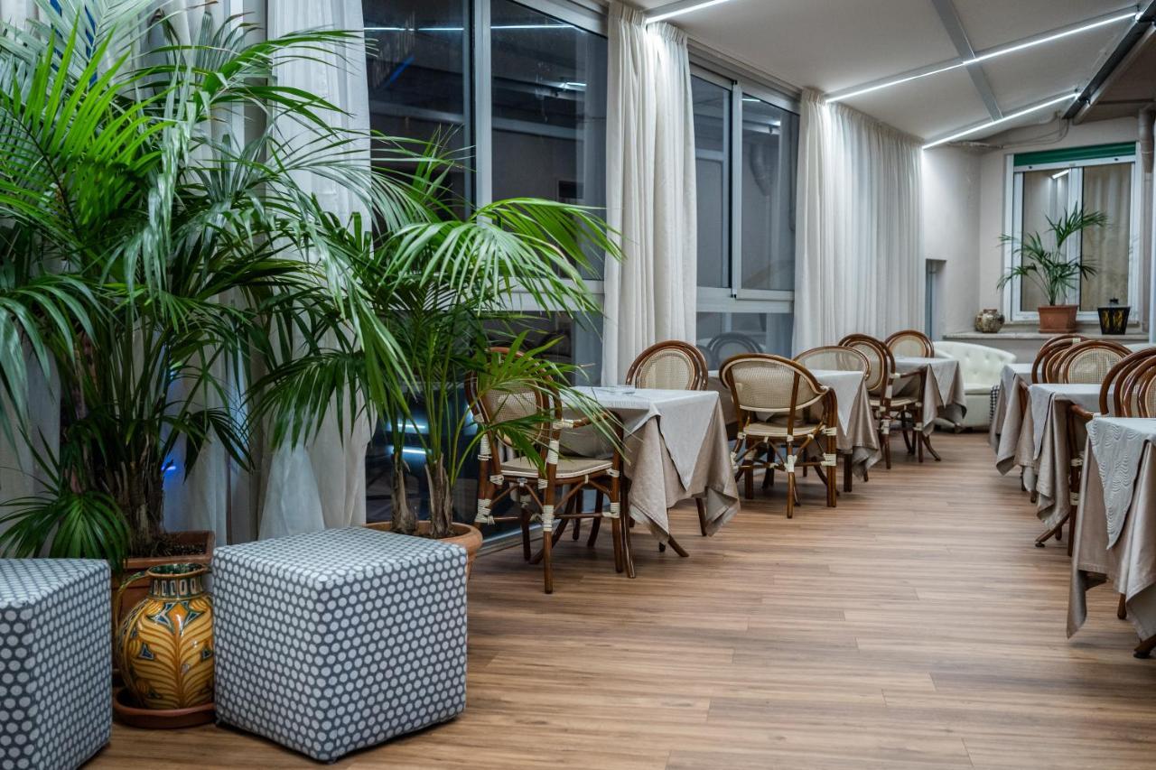 Hotel Globo Suite-Correnti Hotels Сан Ремо Екстериор снимка