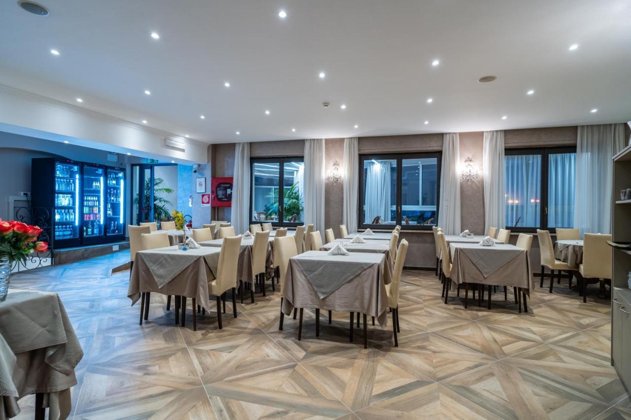 Hotel Globo Suite-Correnti Hotels Сан Ремо Екстериор снимка