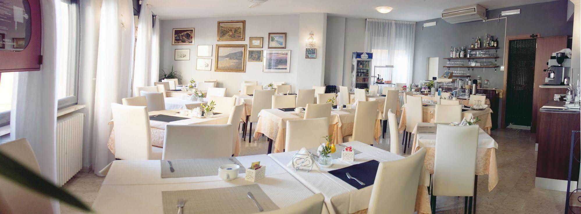 Hotel Globo Suite-Correnti Hotels Сан Ремо Екстериор снимка